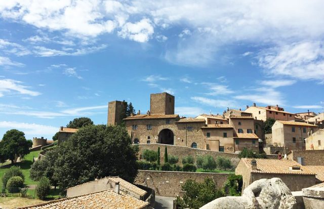 TUSCANIA
