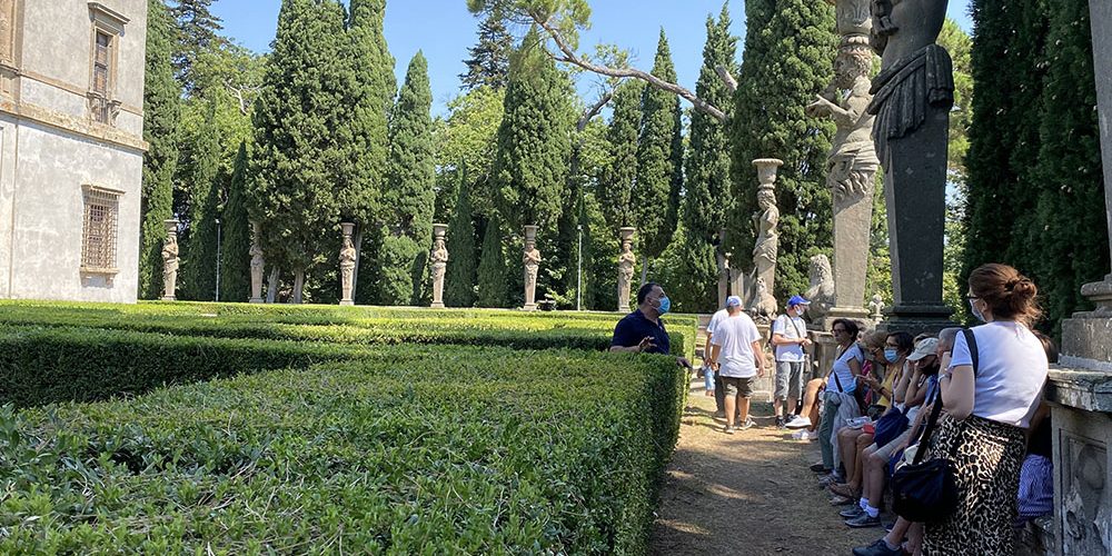 https://www.guideturisticheviterbo.it/wp-content/uploads/2020/09/I-Giardini-di-Palazzo-Farnee-a-Caprarola.jpg