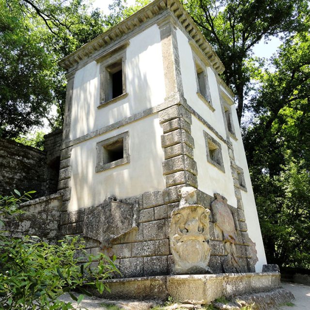 Visitare Viterbo e i Cimini. Il Parco dei Mostri, Viterbo, Villa Lante, Palazzo Farnese di Caprarola. Tour 2 giorni.