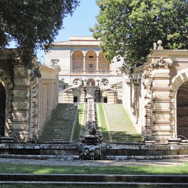 Itinerario Rinascimentale. Dal Palazzo Farnese e i suoi Giardini al Sacro Bosco di Bomarzo, in 1 giorno.