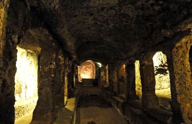 Sutri. Il Mitreo 1. Guide Turistiche Viterbo.