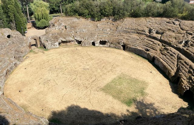 Sutri. L'Anfiteatro. Guide Turistiche Viterbo. 