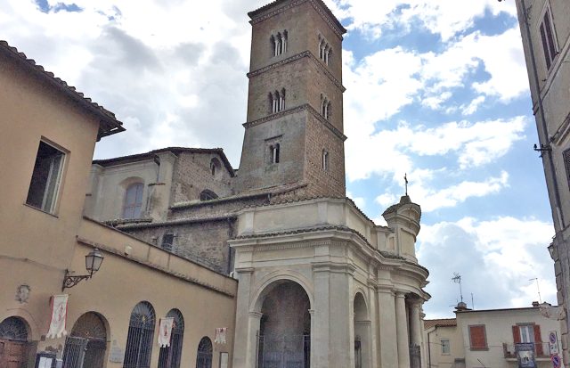 Sutri. La Cattedrale. Guide Turistiche Viterbo.