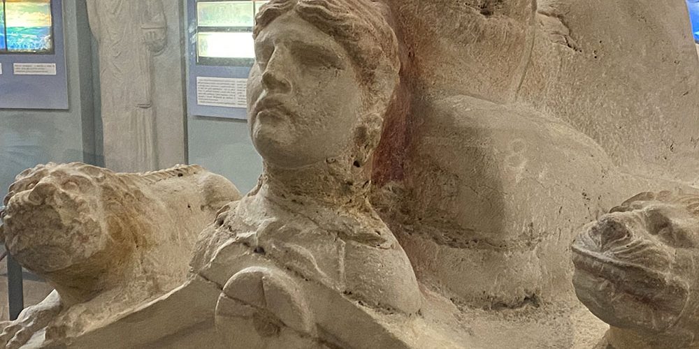 https://www.guideturisticheviterbo.it/wp-content/uploads/2020/09/Tarquinia-Il-Museo-Archeologico.-Sarcofago-con-divinità-fluviale.jpg