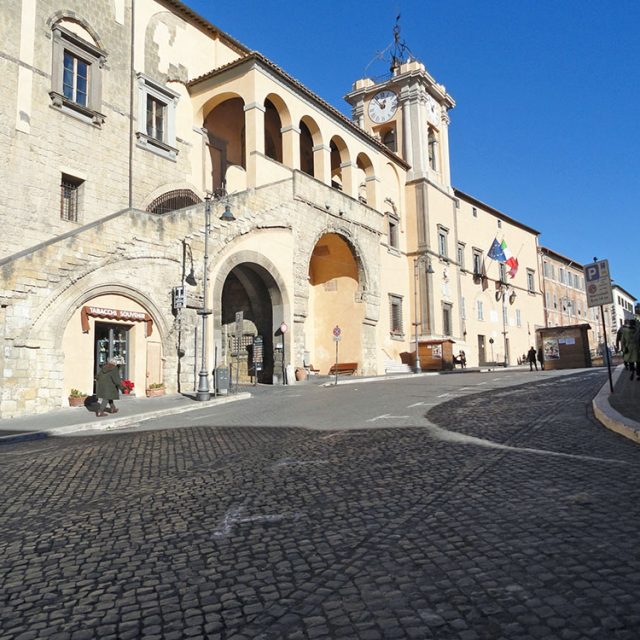 Viterbo-Tarquinia. Tour 1 giorno.
