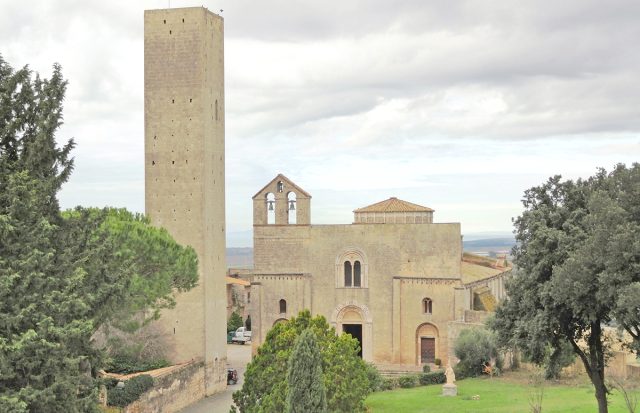 Tarquinia. S. Maria in Castello. Guide Turistiche Viterbo.