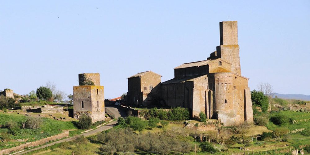 https://www.guideturisticheviterbo.it/wp-content/uploads/2020/03/Tuscania-vista-sul-Colle-S.-Pietro.jpg