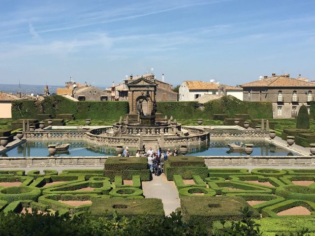 Villa Lante. Il Quadrato dei Mori. Guide Turistiche Viterbo.