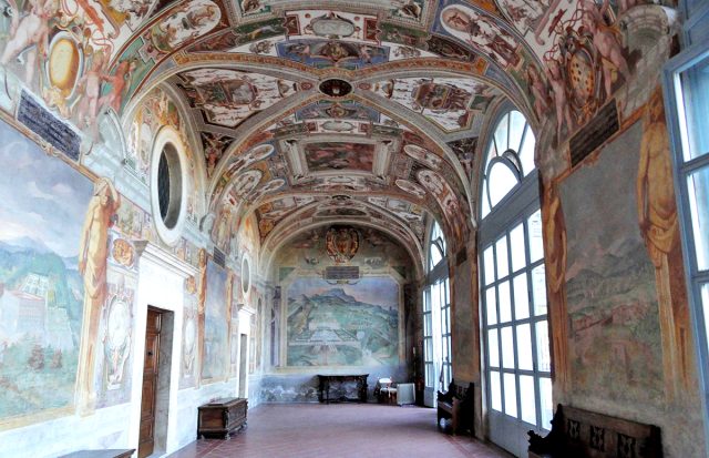 Villa Lante. Palazzina Gambara, loggia. Guide Turistiche Viterbo.