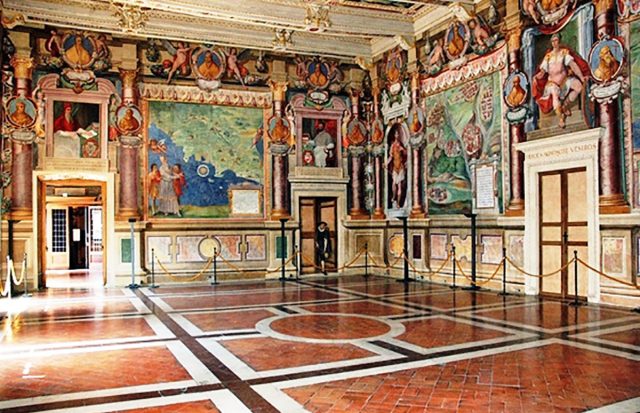 Viterbo. Palazzo dei Priori. La Sala Regia. Guide Turistiche Viterbo.