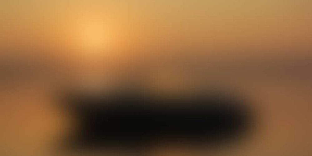 https://www.guideturisticheviterbo.it/wp-content/uploads/2014/03/bigstock-Boating-at-Sunrise-8913337.jpg